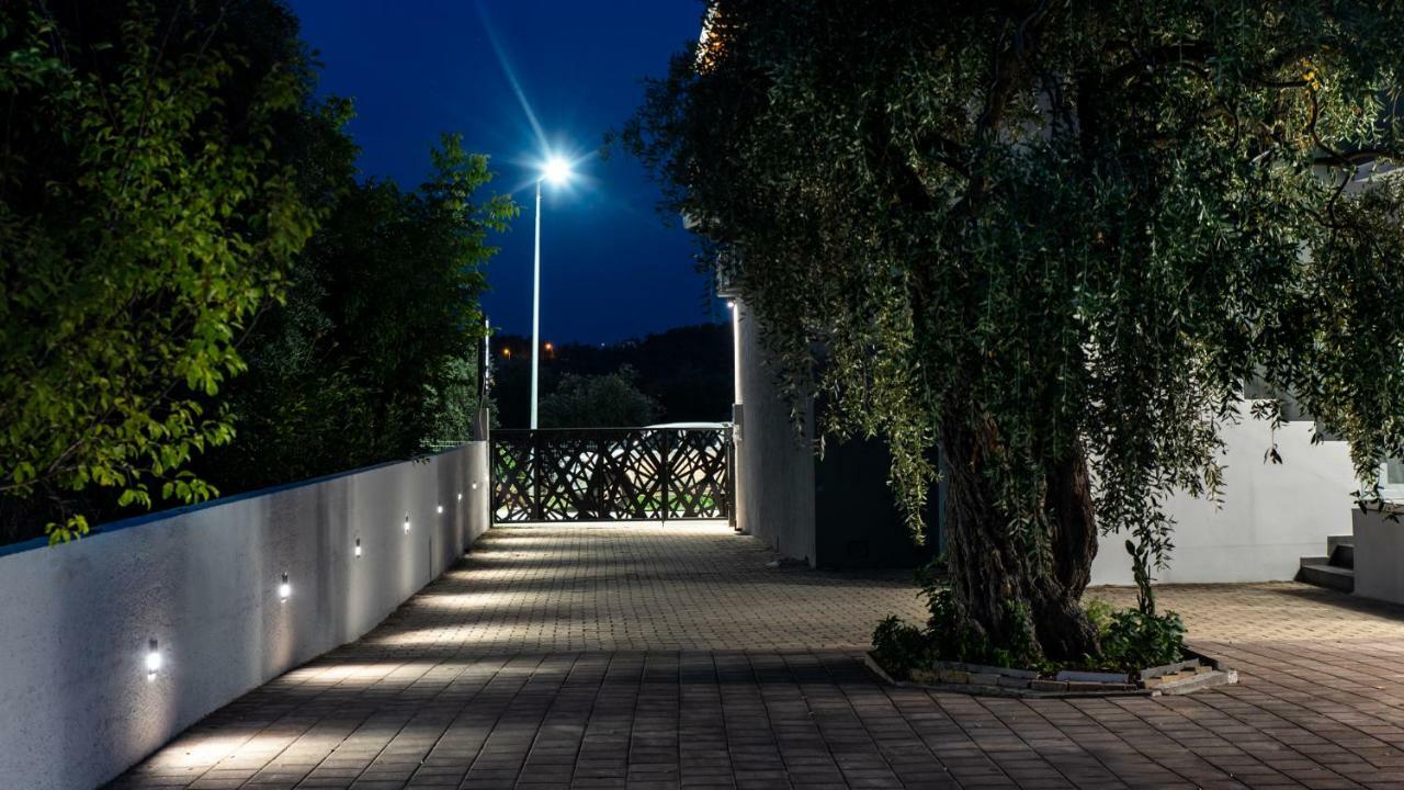 Oinoelia Luxury Suites&Residence Potos Exterior foto